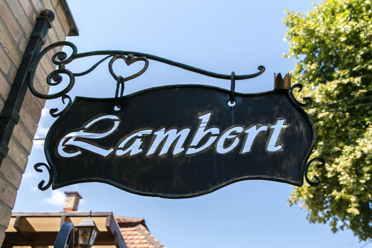 Lambert Hotel Beregszász Kültér fotó